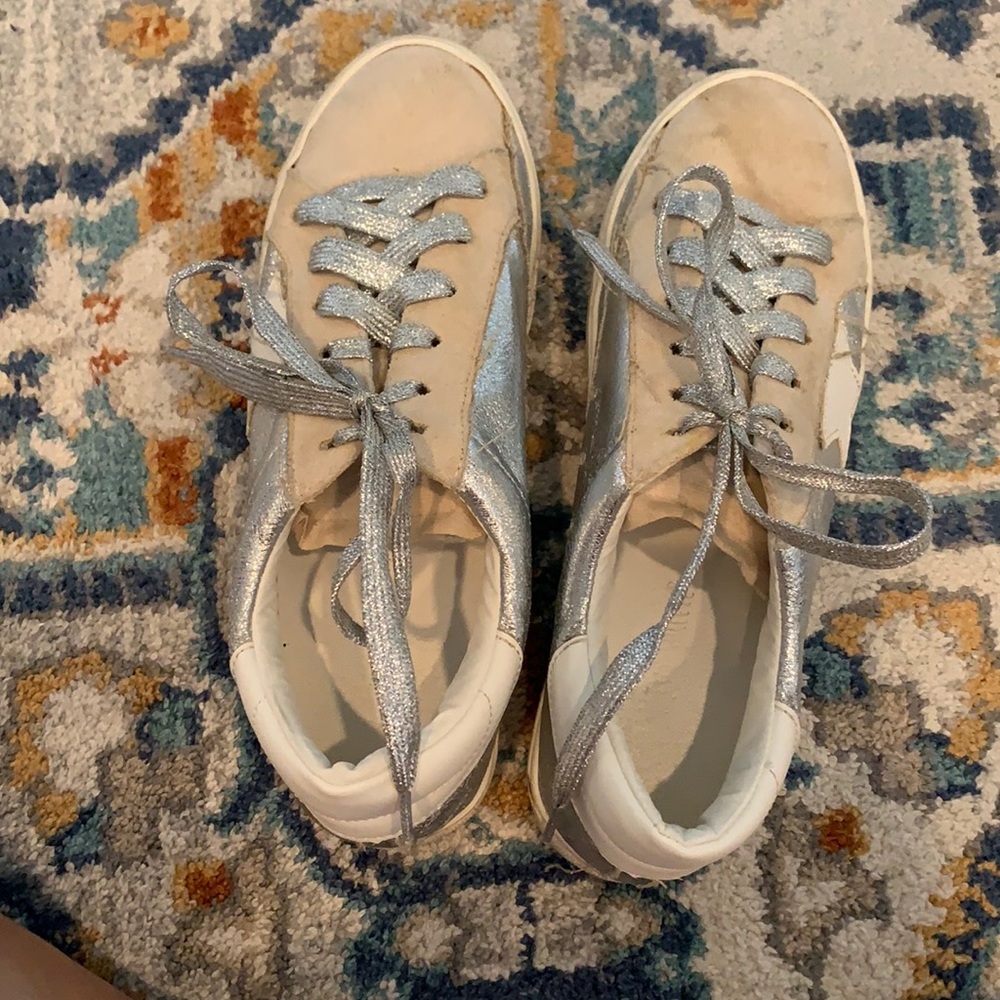 Women’s sneakers size 8